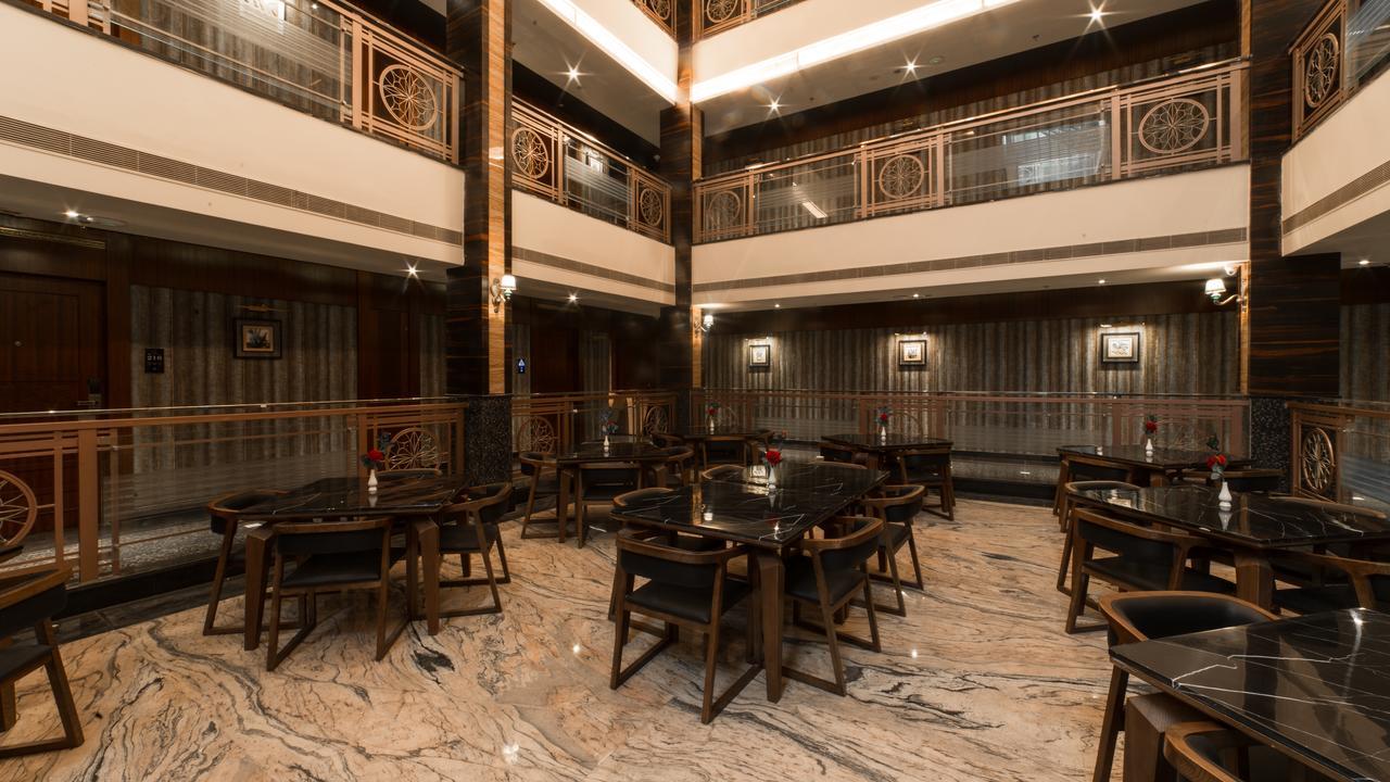 ורנאסי Costa Riviera Hotel מראה חיצוני תמונה