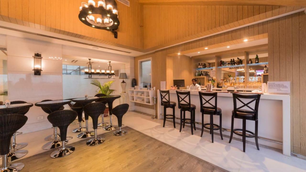 ורנאסי Costa Riviera Hotel מראה חיצוני תמונה