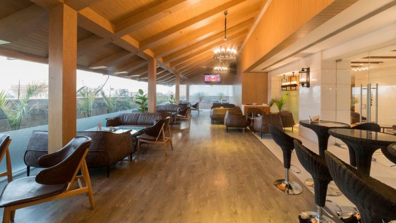 ורנאסי Costa Riviera Hotel מראה חיצוני תמונה