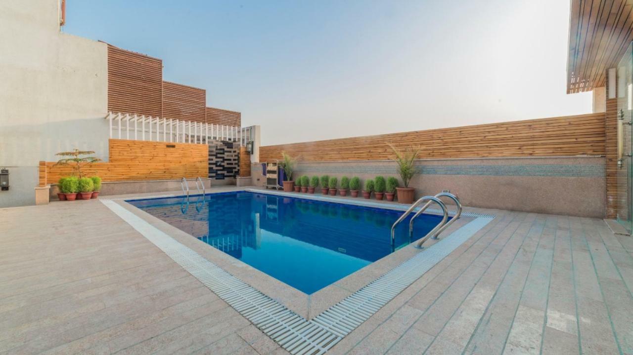 ורנאסי Costa Riviera Hotel מראה חיצוני תמונה